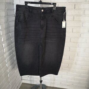 NWT Devoted Plus Ladies Size 1X Black Midi Length Denim Skirt